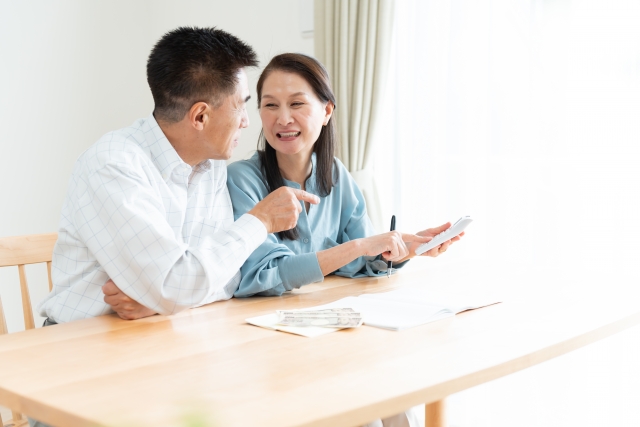 アラフィフ・60代の男女向けマッチングアプリには何がある？